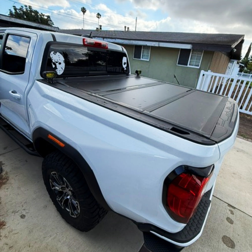 GMC-Canyon-RealTruck-UnderCover-Hard-Tonneau-Cover-Lensun-250W-Flexible-Solar-Panel