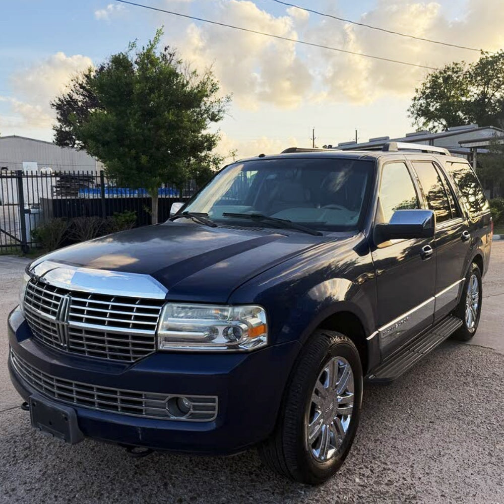 Lincoln-Navigator-Lensun-100W-Hood-Solar-Panel-1