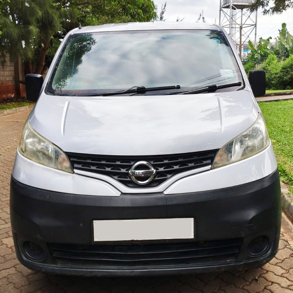 Nissan-Cargo-NV200-Van-Lensun-56W_Hood-Solar-Panel-1