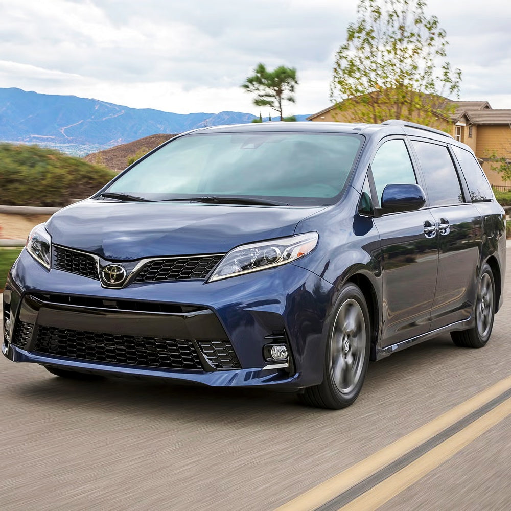 Toyota_Sienna_Lensun_40W_Hood_Solar_Panel