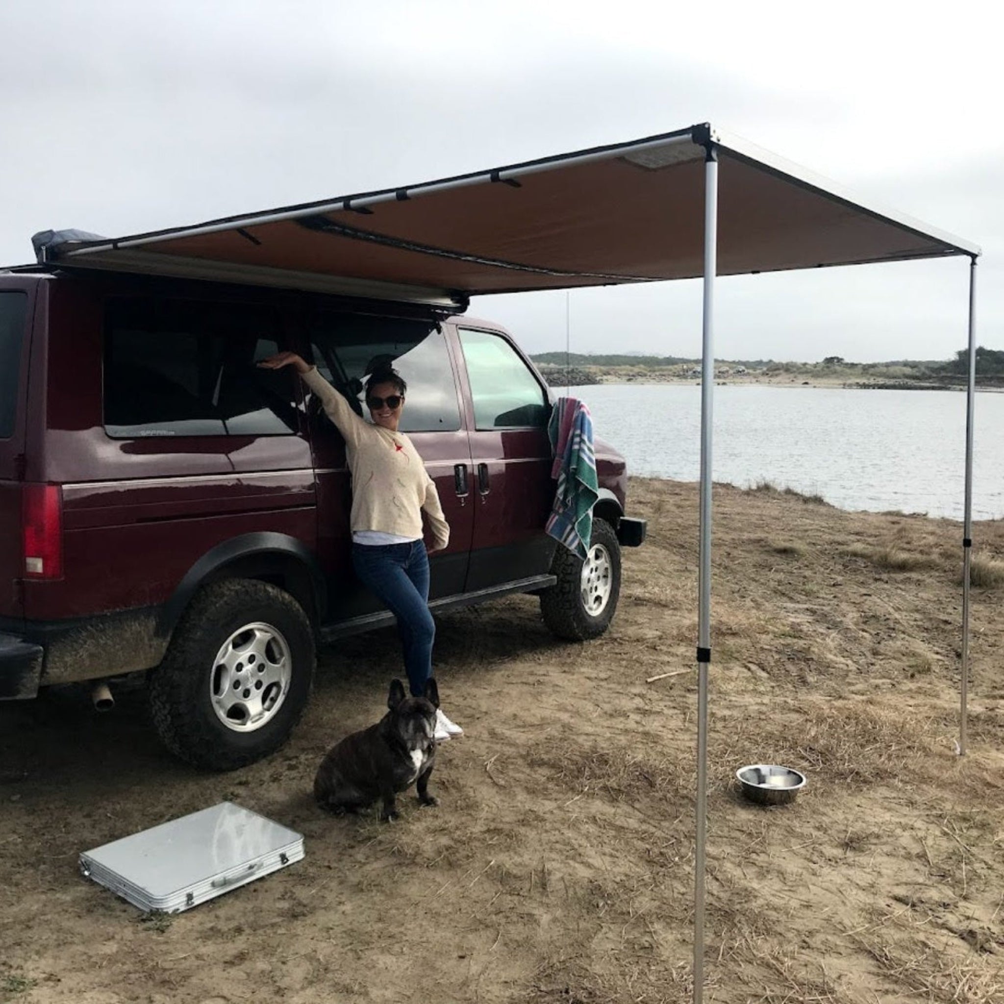 Quick-release awning mount brackets supporting an awning on a Chevy Astro van