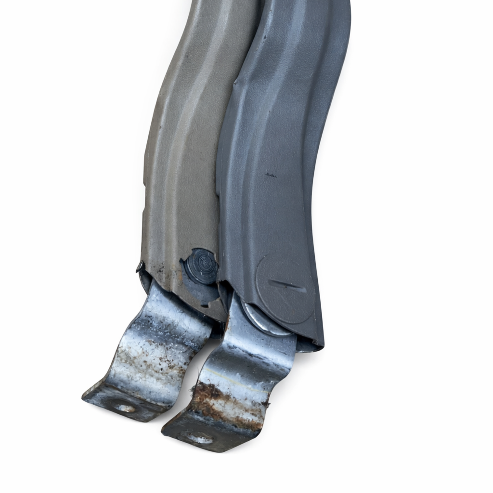 Seat belt receiver for 1995–2005 Chevrolet Astro and GMC Safari vans